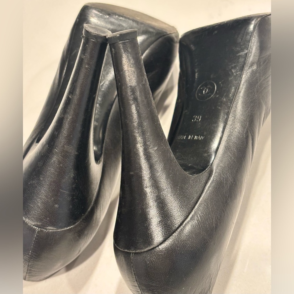CHANEL G25723 Black Leather Peep-Toe Pumps - Interlocking CC Logo - Size 39 - Picture 11 of 15